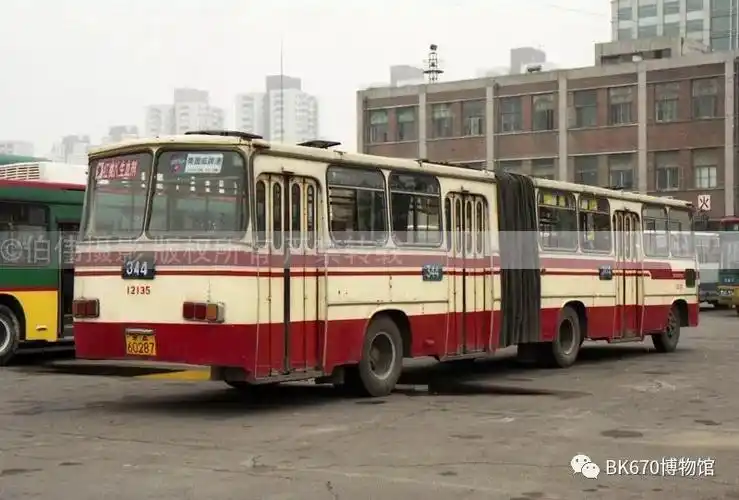 在bk663,bk670满街跑的八十年代,能有效区分两种车还是很有意义的.