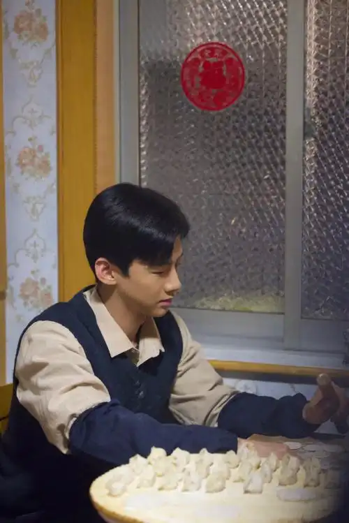 白敬亭范思哲全球香水代言人##白敬亭南来北往