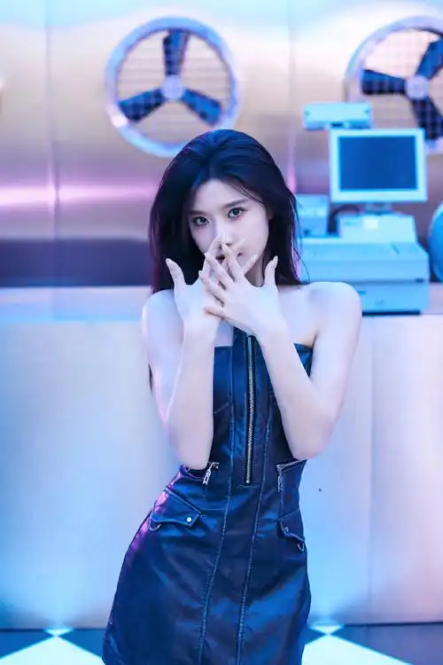 陈意涵estelle超话#陈意涵巡演北京站#少女心意像琢磨不定的天气全糖