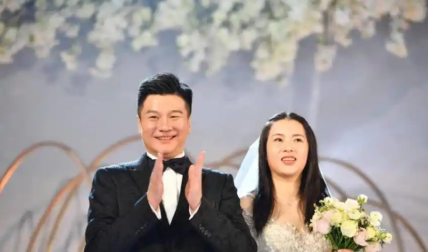 原创同是时尚女神把殷桃和李小冉一对比差距就出来了