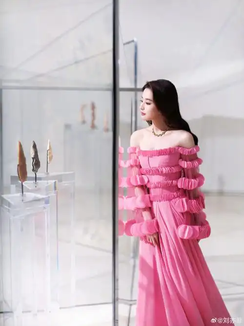 刘亦菲公主提裙##刘亦菲金色高定##刘亦菲立夏营业照##刘亦菲妊亚