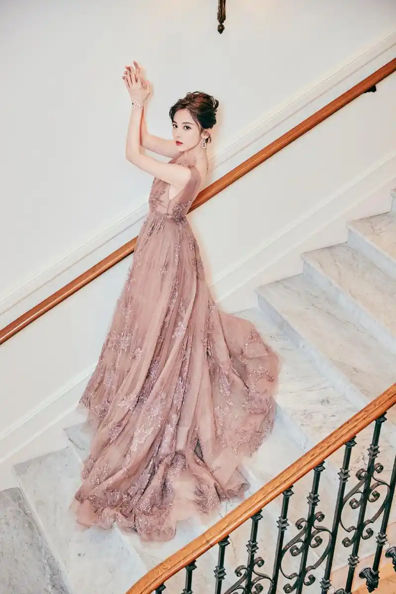 古力娜扎戛纳电影节性感图片