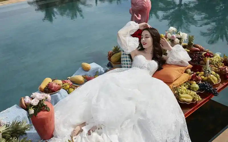 迪丽热巴鱼尾长裙高清桌面壁纸