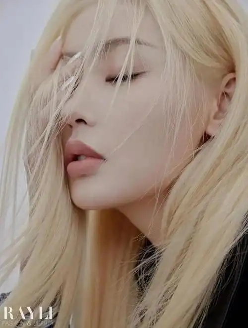 张天爱染了一头黄头发,其实还是黑头发好看,建议她调整好心态