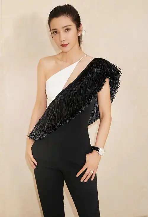 宝齐莱全球形象代言人李冰冰用love诠释女性力量