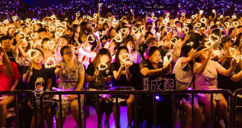 据悉,jj林俊杰"圣所"世界巡回演唱会下一站,将于8月4日和5日,连续两晚