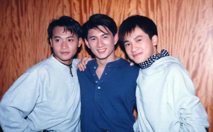 小虎队炸裂舞台引回忆杀!