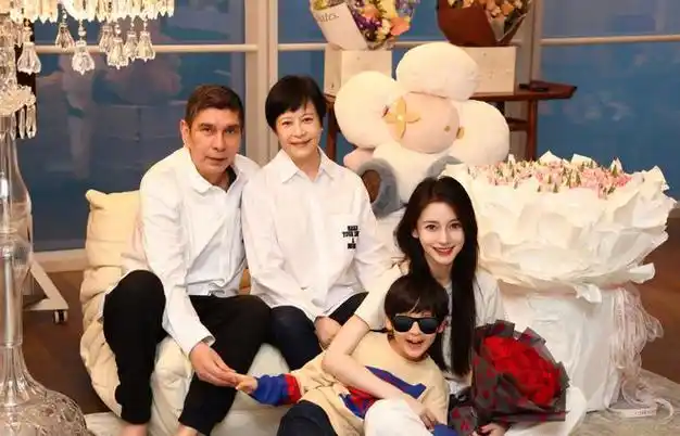 2月29日baby杨颖高调发文