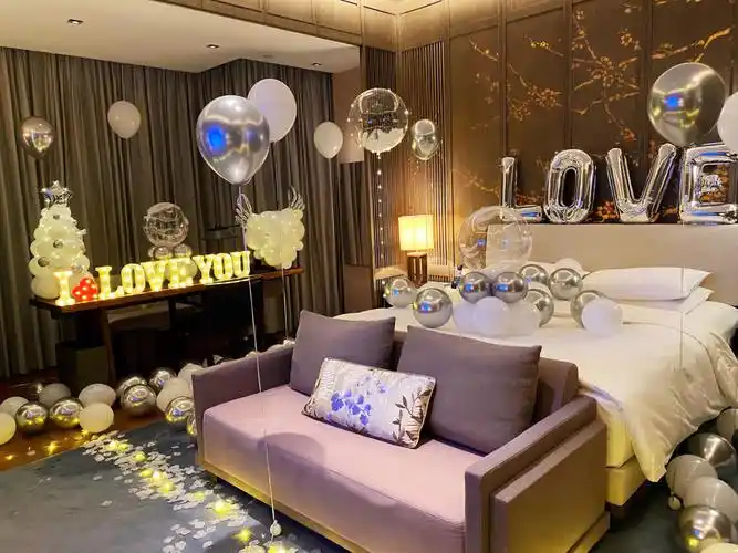 酒店房间圣诞惊喜布置