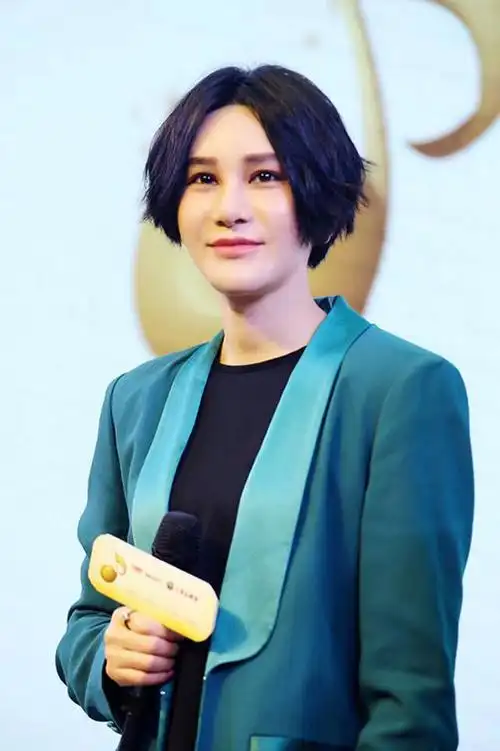 "超女冠军"尚雯婕:早年父母离异,成名后是非不断,41岁仍未婚