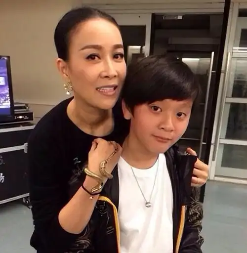 回顾那英:被前任欺骗感情未婚先孕,如今和儿子被孟桐宠成宝