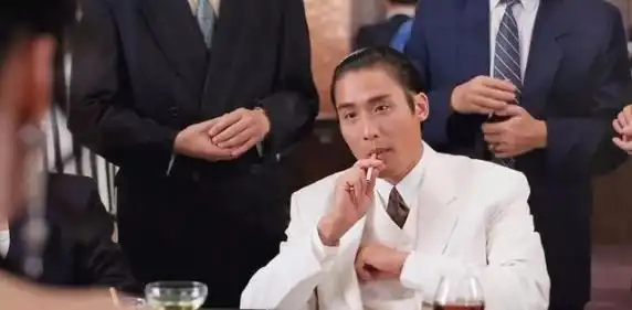 谁最适合留大背头?周润发潇洒,万梓良霸气,都不及最后一位__凤凰网