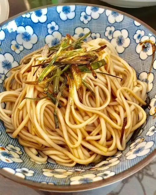 summer28楼的夏天做的本帮葱油拌面