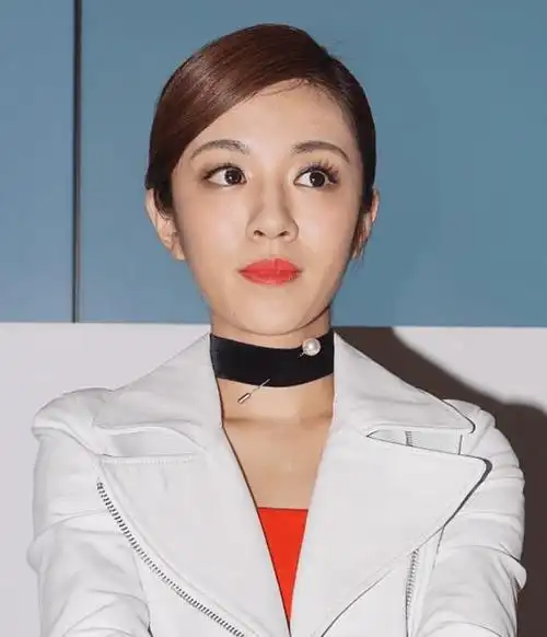 王晓晨:娱乐圈吻戏一姐,拍戏太投入,直接把男主的嘴亲肿了_胡歌