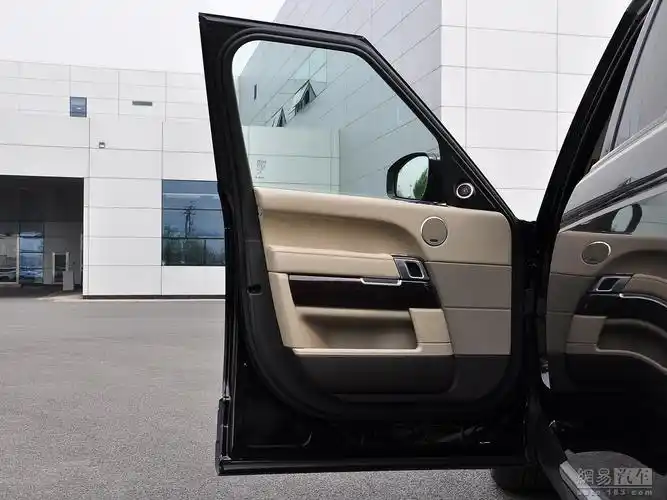 路虎揽胜 2014款 加长3.0 td v6 vogue se--前车门内饰整体 / 178