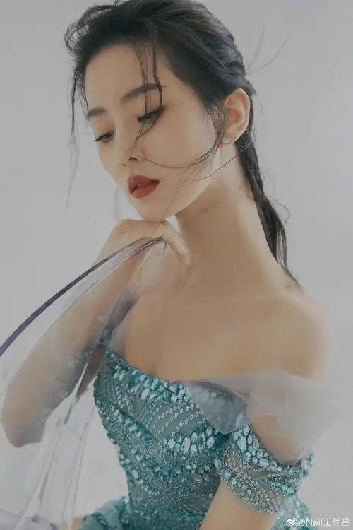 参加时尚文化大赏红毯造型……|qeelin|刘诗诗_新浪新闻