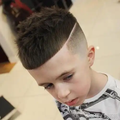 夏天最酷帅小男孩宝宝发型,妈妈们千万不要让你儿子错过