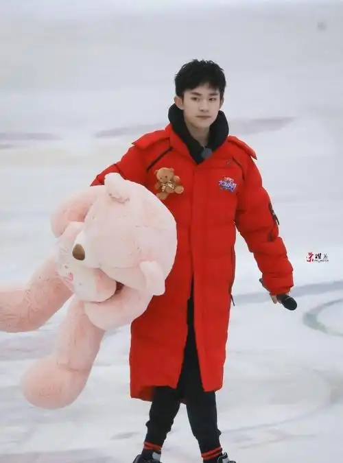 易烊千玺不man了,他在特殊的日子里叫自己"千玺宝宝",太甜了_网易订阅