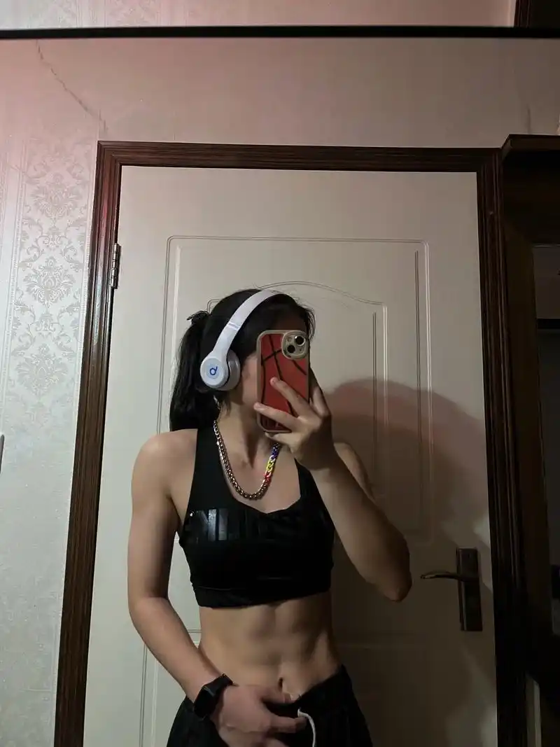 女生腹肌.上次照片有点胖了 浅浅一练 再来一波05 #打篮球 - 抖音