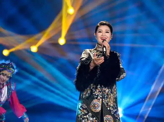 藏族歌手降央卓玛:成名前为了生活东奔西走,成名后爱自己更爱家人