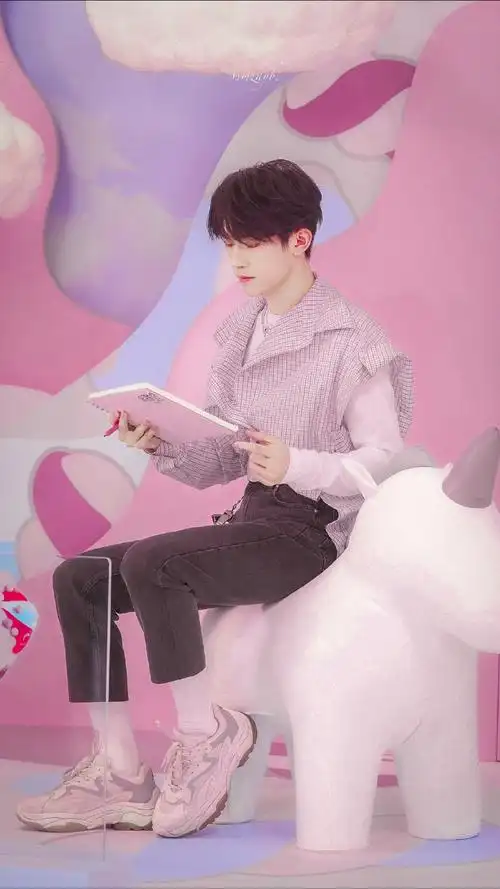 易烊千玺代言可爱多##易烊千玺眉心痣