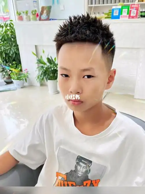 儿童飞机头烫发