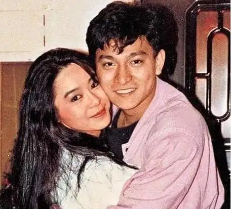 看到刘德华的结婚照片才知道他不提自己妻子的原因