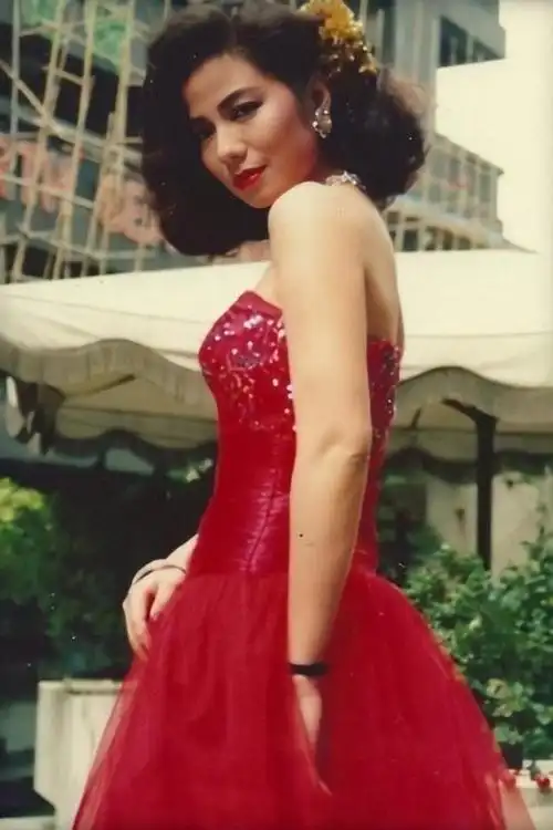 钟楚红真是风情万种卷发水果唇港味十足回眸一笑太动人