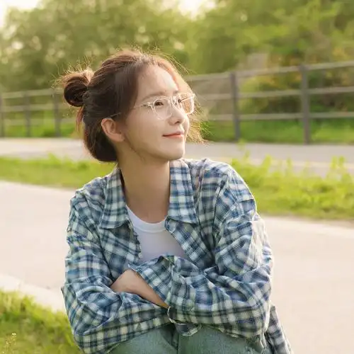 240629 林允儿工作室更新主页头像一则  大家快去泡泡投票01  @lim