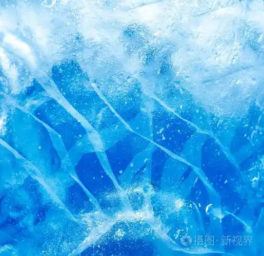 抽象的冰背景冰面有裂缝的蓝色背景