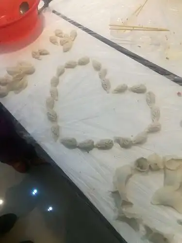 爱心饺子从包饺子中让孩子们学习做人要有爱心