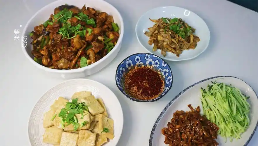 一家人的午餐,4个家常菜,简单易做又好吃,反复做吃不腻_大火_酱肉丝