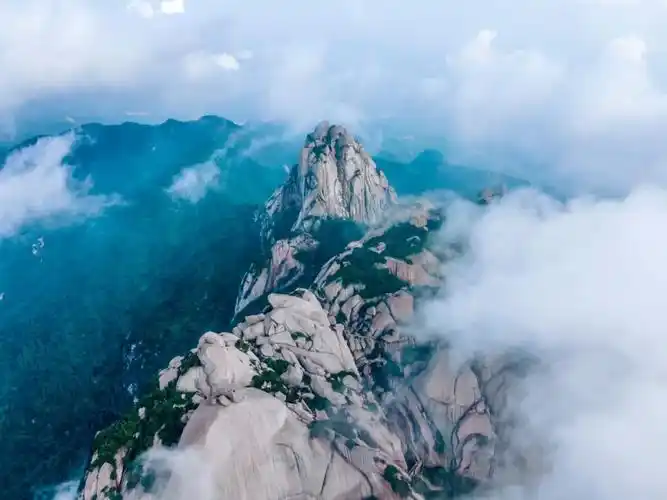 5月19日至20日,中国旅游日,天柱山对国内外游客实行门票半价优惠