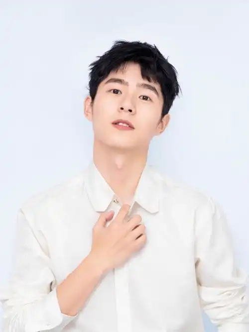 盘点12个穿白衬衫最帅男明星,太惊艳了!你家爱豆上榜了吗?