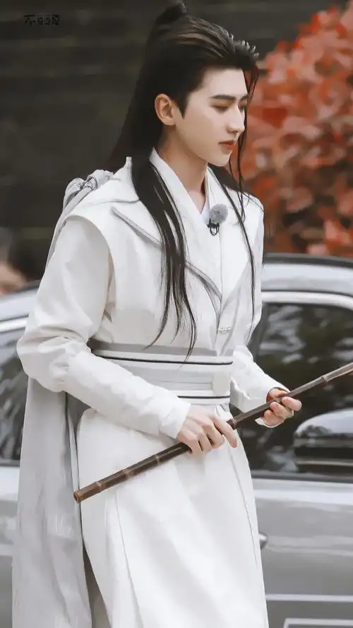 蔡徐坤白衣古装路透