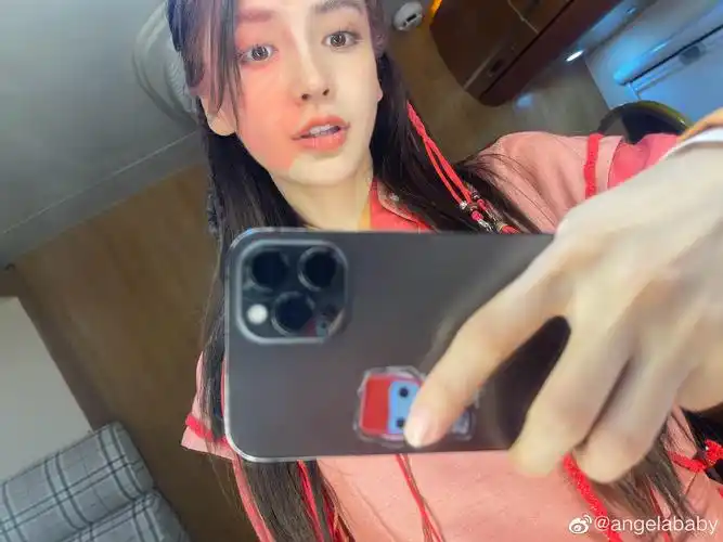 angelababy仙剑怼脸cos自拍红粉扑面难掩美貌