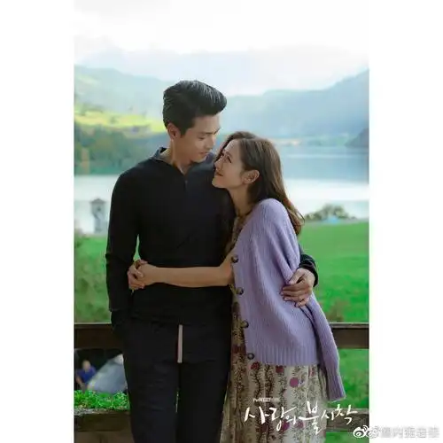 眼神探网友发现玄彬和孙艺珍在拍戏的桌子下牵手可见两人入戏多深