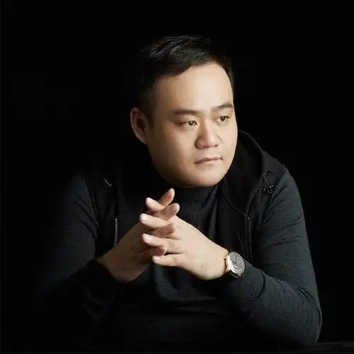 由震泰集团董事长程猛作词,著名音乐制作人程源