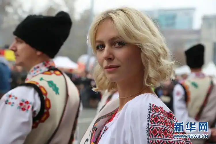 葡萄酒架起中摩两国友谊之桥--记摩尔多瓦葡萄酒节(图)