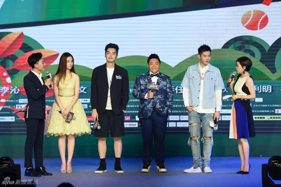 组图:《致青春》首映发布会 吴亦凡帅气亮相_高清图集_新浪网