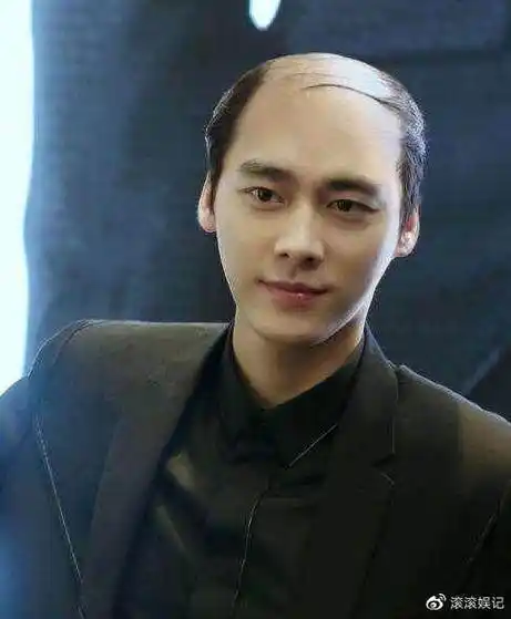 男神李易峰"地中海"造型:王俊凯帅气照小鲜肉王俊凯"地中海"造型:看到