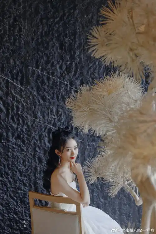 赵丽颖白色抹胸纱裙##赵丽颖西安见面会造型##赵丽颖西安见面会