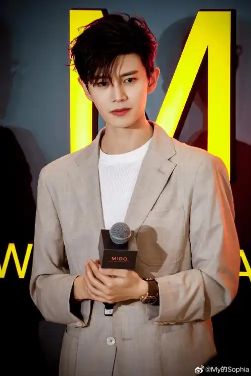 时光#的vlog任嘉伦收到全国以及海外嘉人的城市明信片最后还抽了雪乡