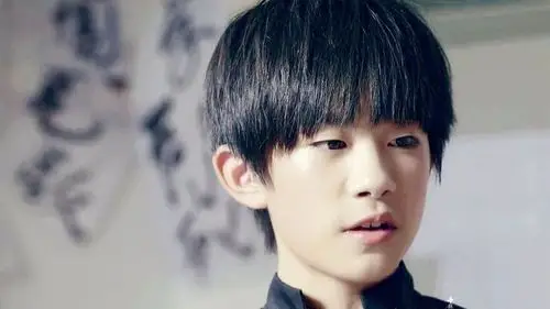 因此,也有网友表示——"现在易烊千玺已经是准大学生了,而刘涛的女儿