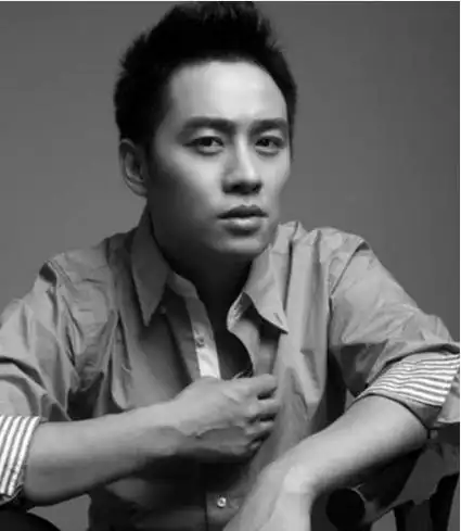 在那段热烈的恋情初始,宁静始终毫无保留地展示着她与王小毅间高达