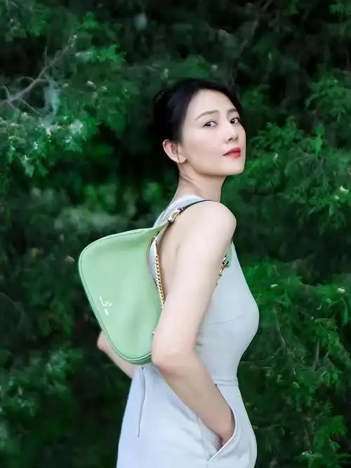 回顾高圆圆清纯女神人设崩塌被爆料与丈夫开放式婚姻各玩各的