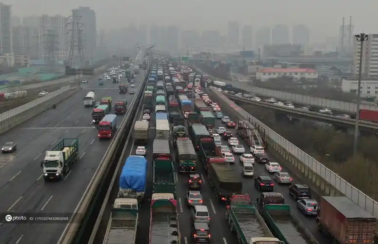 独家:航拍秦滨高速天津滨海新区段晚高峰堵车 - ic_photo - 图虫