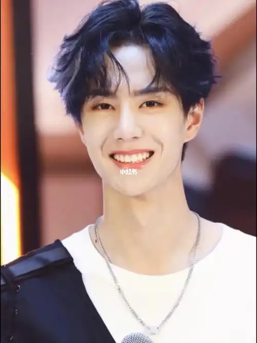 当年爱豆王一博这身妆容直接把我帅晕