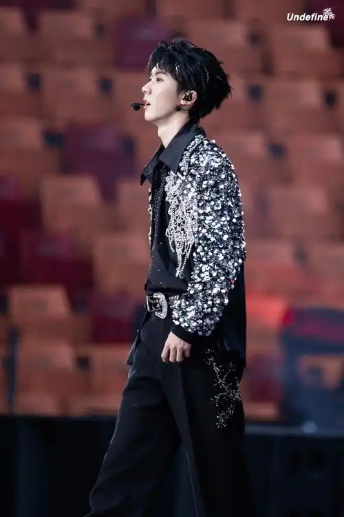 ❶「 天生舞台掌控者一个眼神锁住我 」@时代少年团队长-马嘉祺