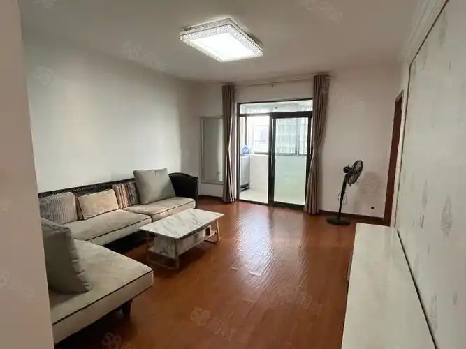 奥山世纪城怡芳苑精装3室2厅1卫房东自住房拎包入住